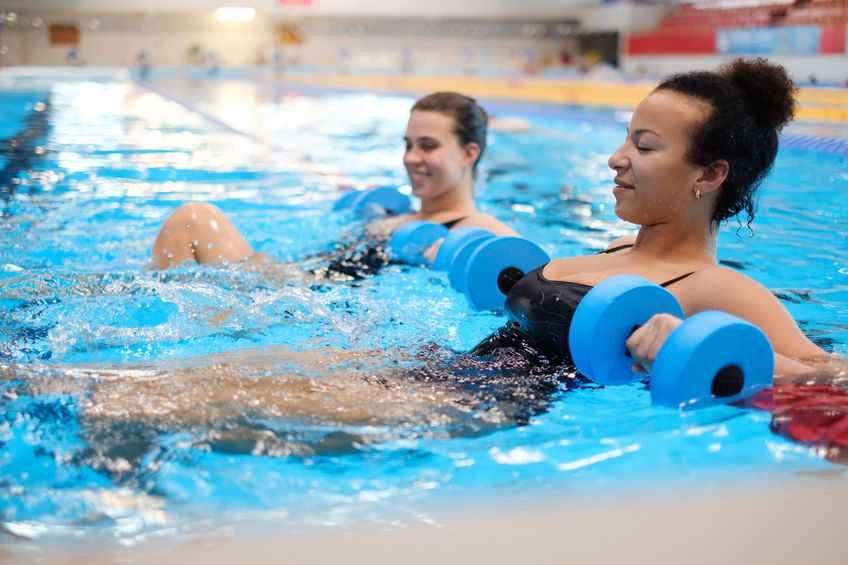 Fitness im Wasser ist anstrengender als gedacht, macht aber auch umso mehr Spaß.
