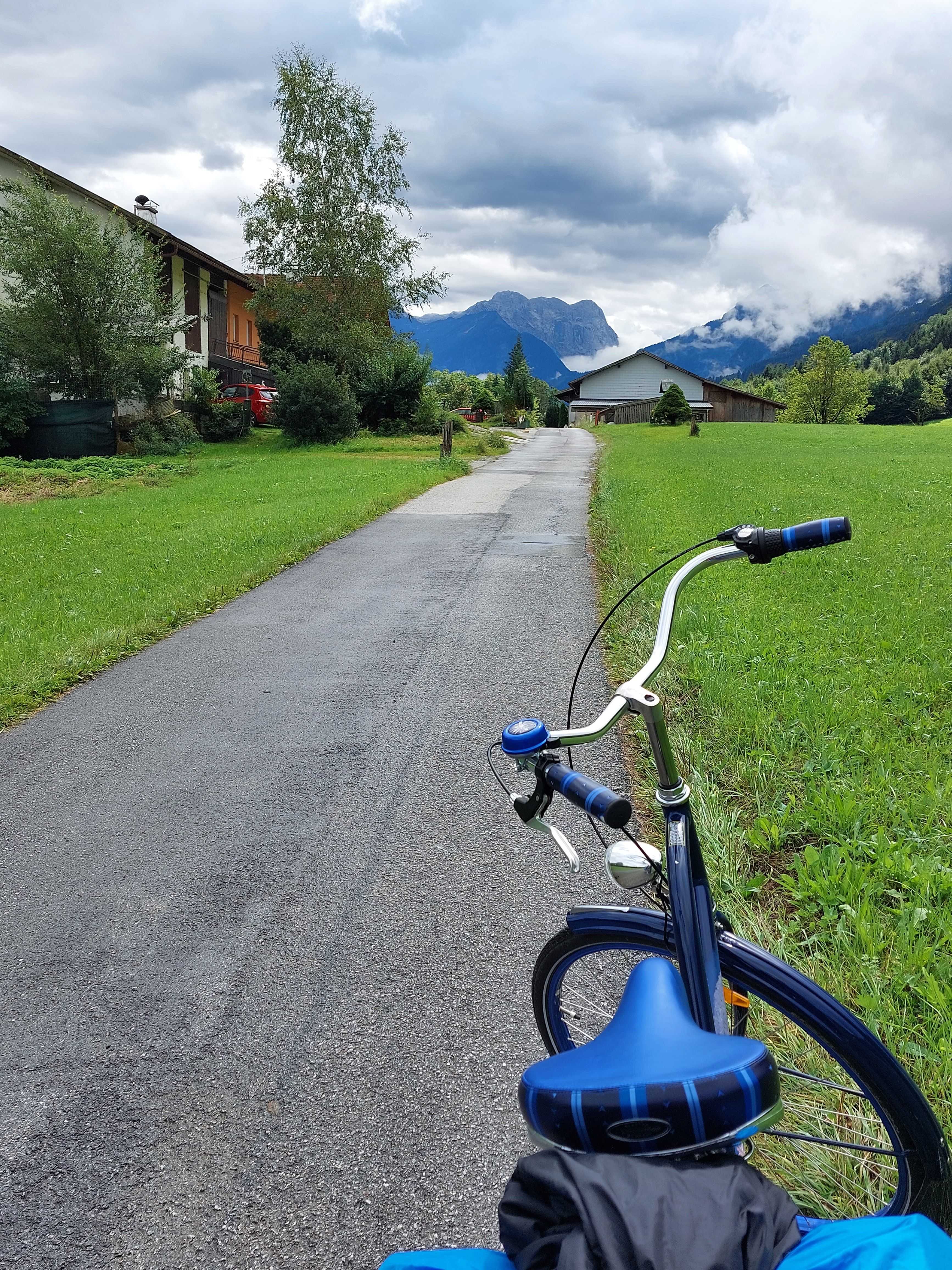 Mit dem 3-Gang-Fahrrad durch die Alpen.
