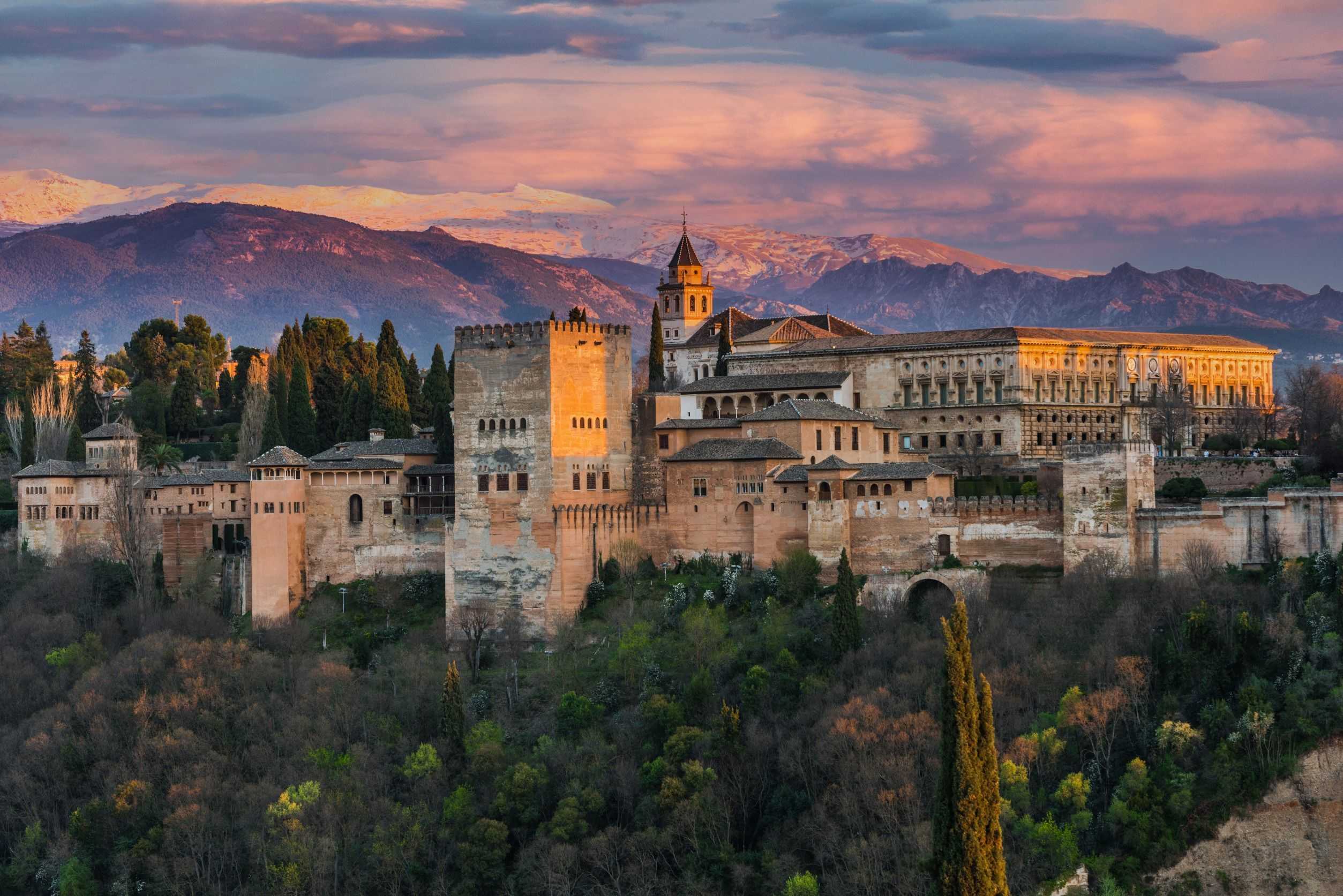 Die Alhambra - die rote Burg in Granada.